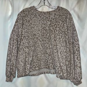 CHEETAH PRINT CREW NECK